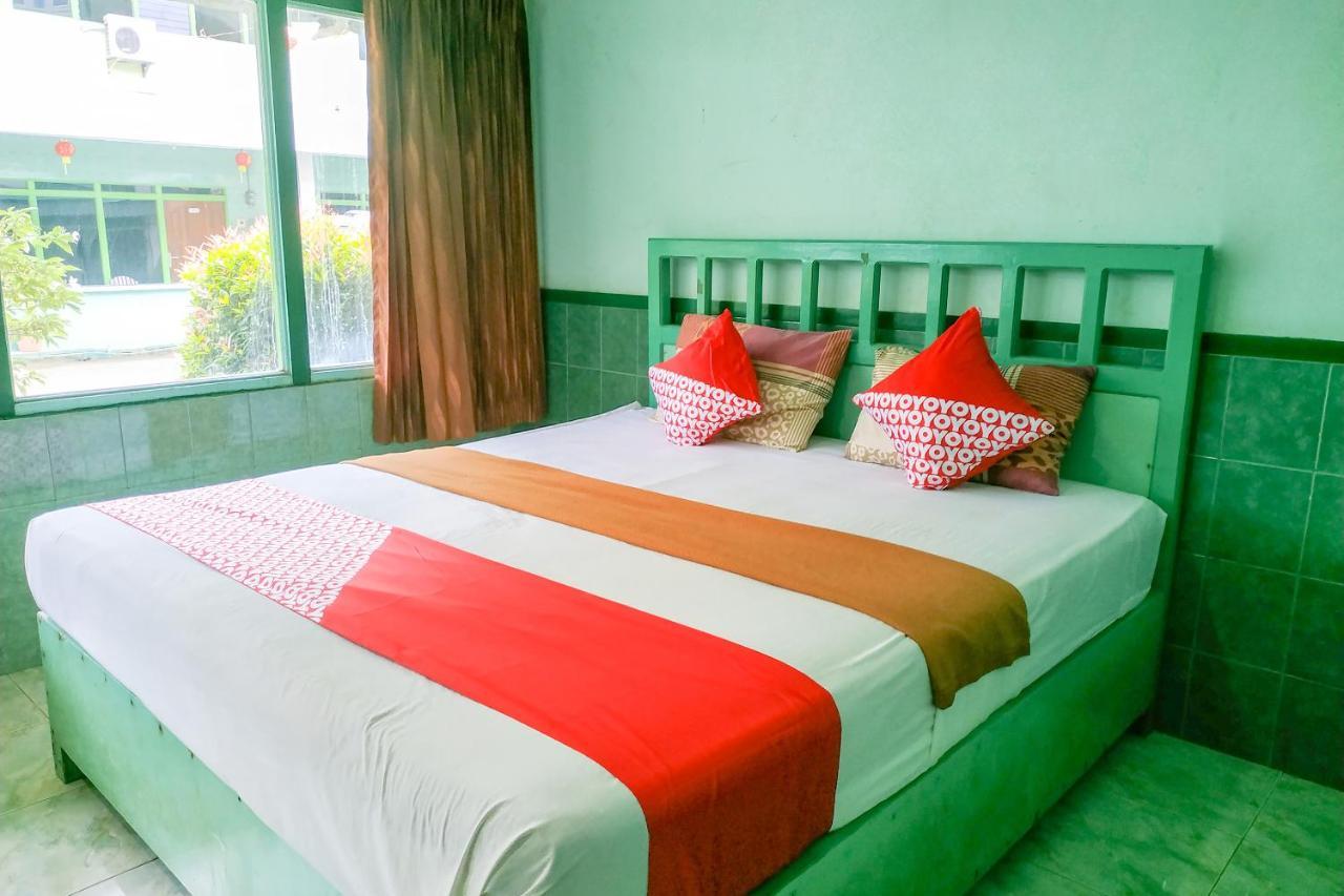 Super Oyo 3098 Hotel Sahabat Baru Singkawang Dış mekan fotoğraf