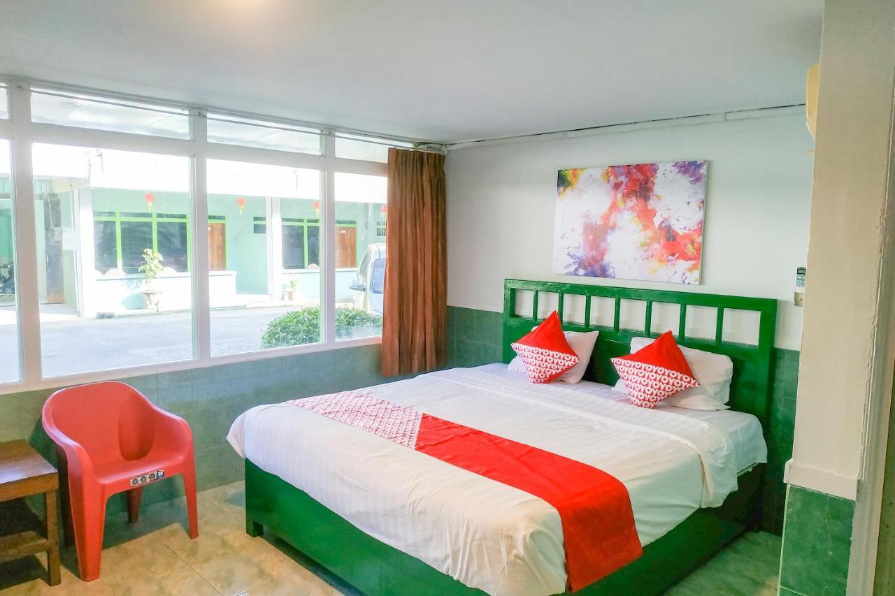 Super Oyo 3098 Hotel Sahabat Baru Singkawang Dış mekan fotoğraf
