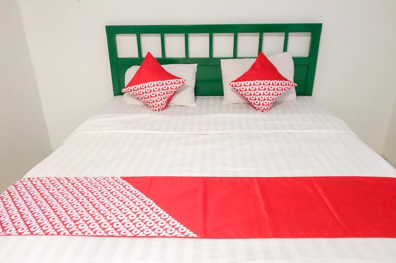 Super Oyo 3098 Hotel Sahabat Baru Singkawang Dış mekan fotoğraf