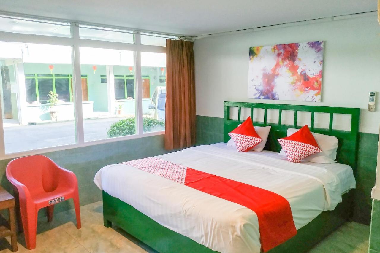 Super Oyo 3098 Hotel Sahabat Baru Singkawang Dış mekan fotoğraf