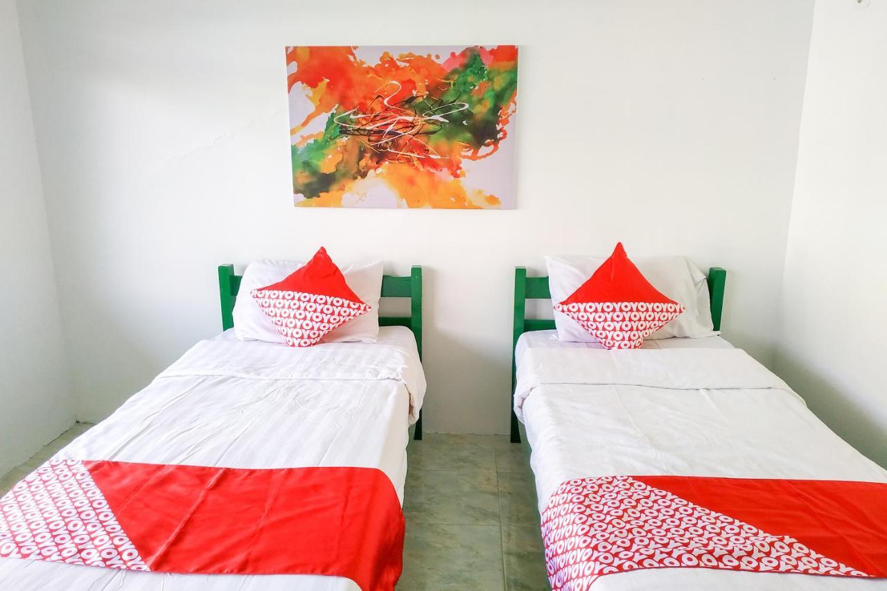 Super Oyo 3098 Hotel Sahabat Baru Singkawang Dış mekan fotoğraf